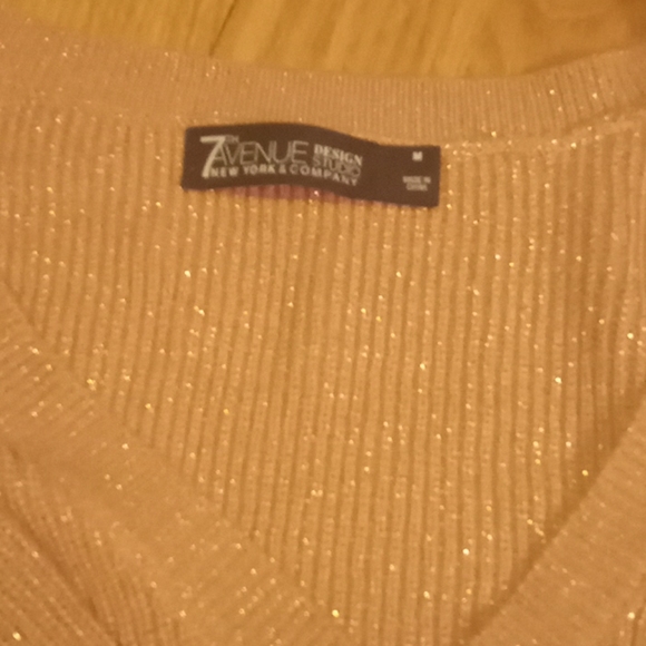 Tops - Picture 2 of 4